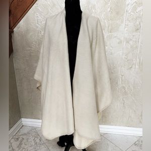 Vintage Harve Bernard Alpaca Full Length Cape in Off-White